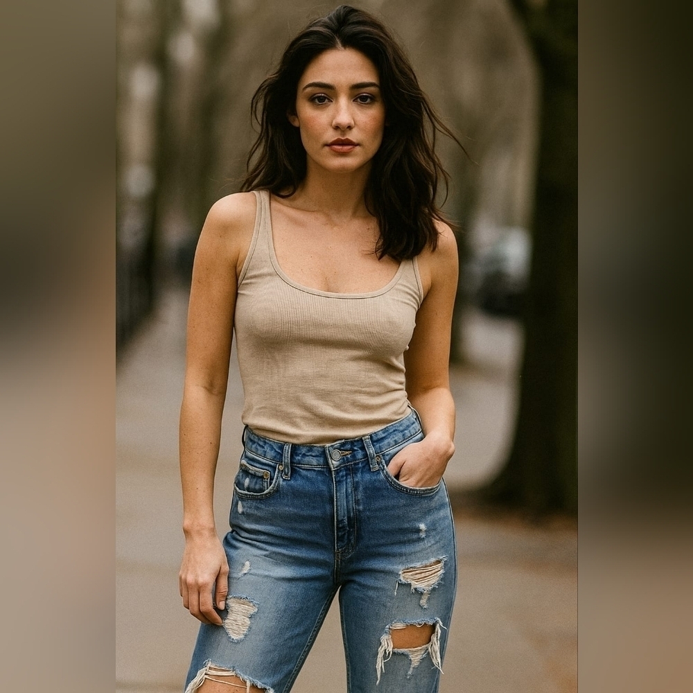 Like new Zara Ripped Straight Leg Jeans